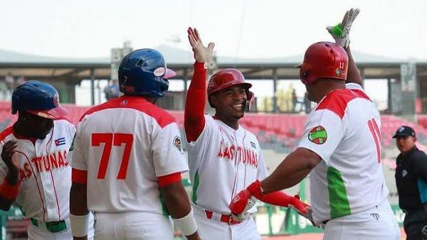 Peloteros de Las Tunas en la Liga de Campeones de Béisbol en América.
