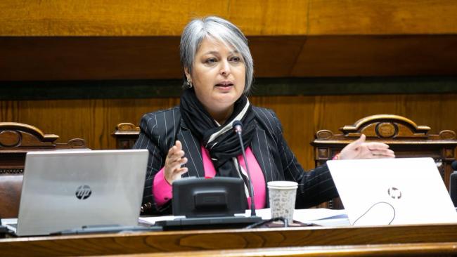 Jeannette Jara durante una sesión del Senado, el 10 de octubre de 2023. 