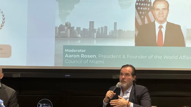 Mauricio Claver-Carone en el Miami Dade College.