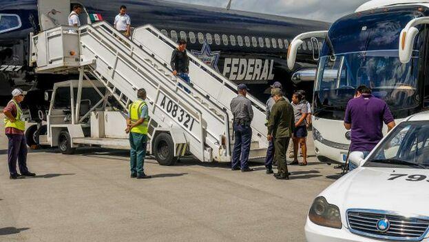 Vuelo de deportación de emigrantes cubanos.