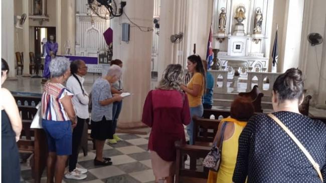 Ejercicio del Santo Viacrucis en el Viernes de Dolores.