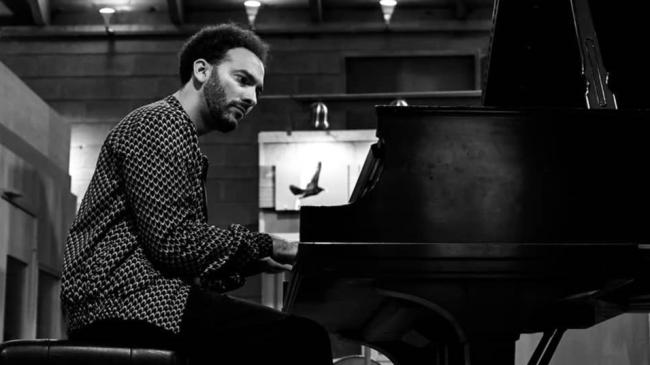 El pianista y compositor cubano David Virelles.