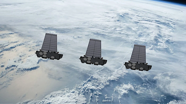 Tres satélites Starlink.