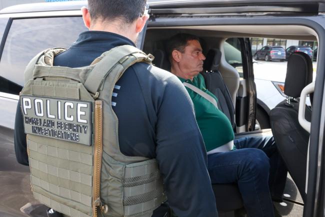 El cubano Daniel Morejón García al ser detenido en Miami.