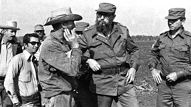 Fidel Castro de 'especialista', en uno de sus recorridos por zonas agropecuarias.