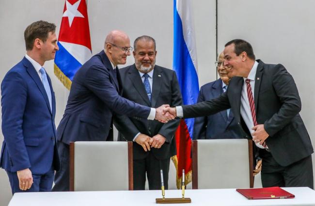 Firma de acuerdos entre La Habana y Moscú.