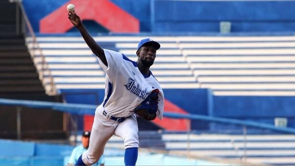 Momento de un partido de la III Liga Élite del Béisbol Cubano.