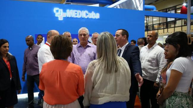 Díaz-Canel en la Feria Comercial Salud para Todos.