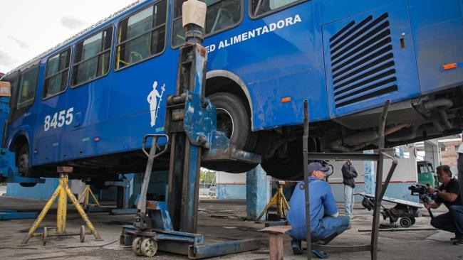 Reparación de ómnibus para devolverlos al servicio.