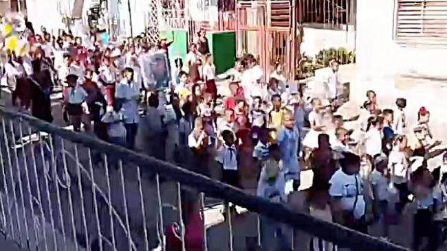 Marcha de estudiantes frente a la sede de la UNPACU el 30 de abril.
