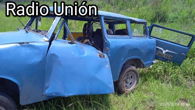 Vehículo accidentado en la Autopista Nacional en Unión de Reyes.