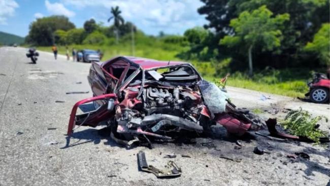 Estado en el que quedó uno de los carros accidentados.