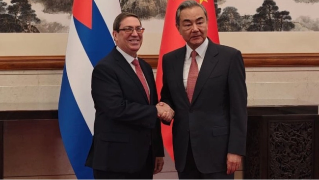 Bruno Rodríguez y su homólogo chino, Wang Yi.