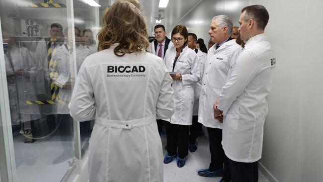 Díaz-Canel visita instalaciones de la rusa Biocad.