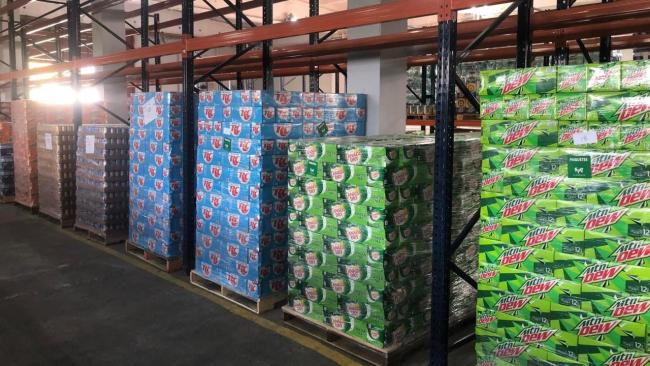 Mercancía en el almacén del "Costco Cubano"