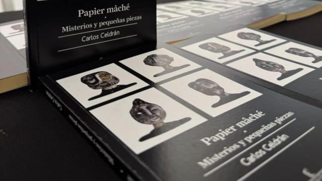 Ejemplares de 'Papier mâché. Misterios y pequeñas piezas', de Carlos Celdrán.