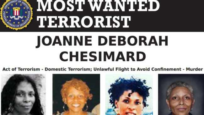 Poster del FBI para la búsqueda de Joanna Chesimard, refugiada en Cuba.