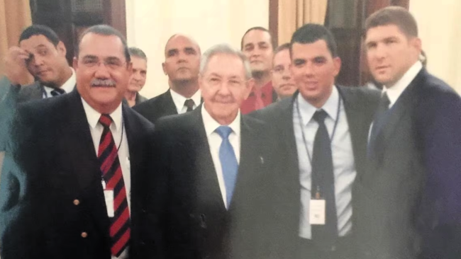 Rodríguez Cabrera (2D) junto a Raúl Castro y su nieto Raúl Guillermo Rodríguez Castro, "El Cangrejo", en EEUU.