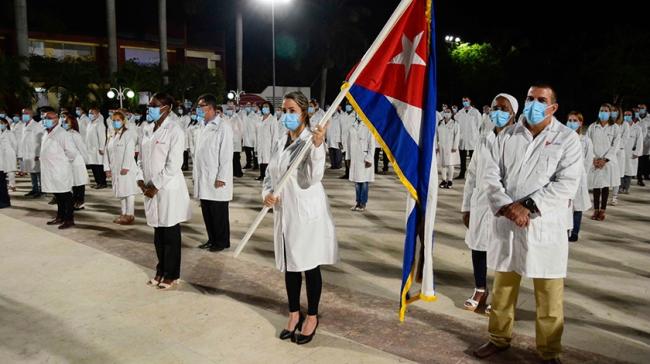 Médicos cubanos exportados.