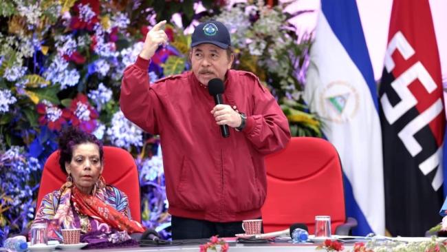 Daniel Ortega y su esposa y copresidenta, Rosario Murillo.