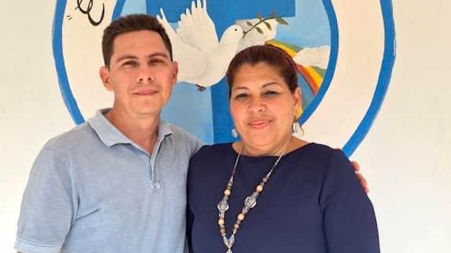 Los pastores cubanos Luis Guillermo Borjas y Roxana Rojas.