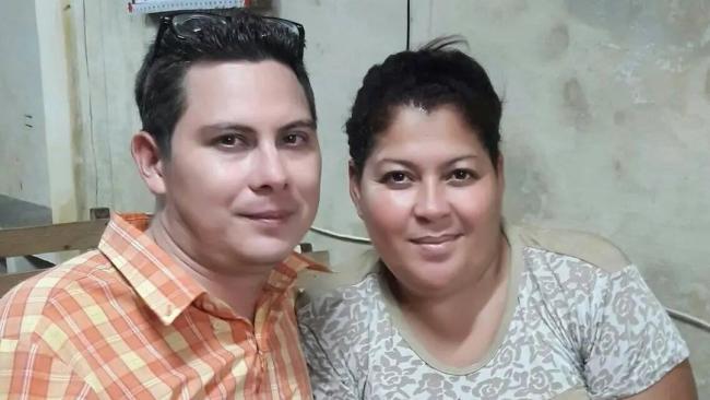 Los pastores cubanos Luis Guillermo Borjas y Roxana Rojas.