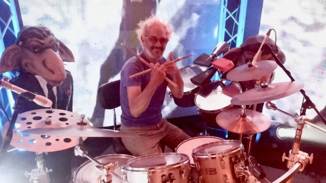 El baterista cubano Eduardo Longa en 'Los Lucas'.