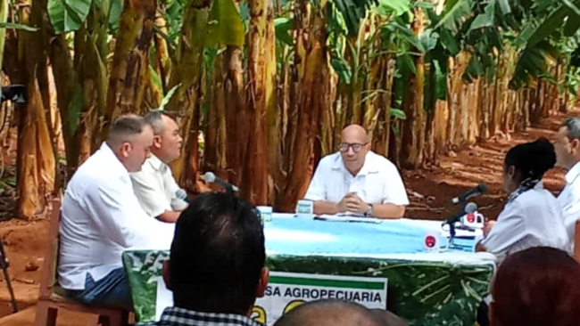 Emisión de la 'Mesa Redonda' desde la Empresa La Cuba, Ciego de Ávila.