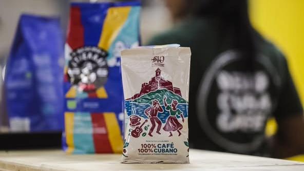 Un paquete del café que los santiagueros podrán comprar en moneda nacional.