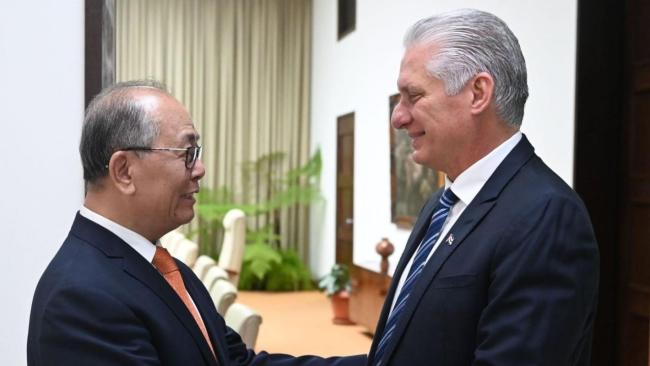 Qiu Xiaoqi y Miguel Díaz-Canel.
