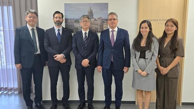 Apertura oficial de la embajada de Cuba en Seúl.