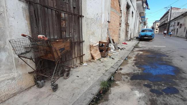 Una calle de La Habana con sus ruinas.