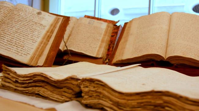 Tomos de archivos documentales en Cuba.