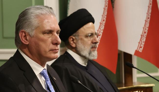 Díaz-Canel y el líder de la Revolución Islámica de Irán, Ali Jamenei, en Teherán, en diciembre de 2023.