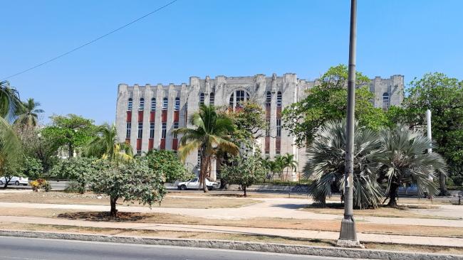 Hospital América Árias (Maternidad de Línea), inaugurado en 1930.