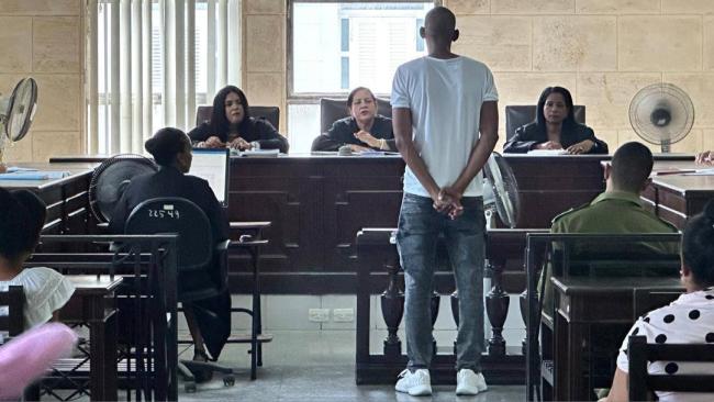 Momento de un juicio ejemplarizante en Cuba.
