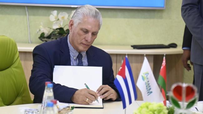 Díaz-Canel firma un acuerdo en Bielurrusia.