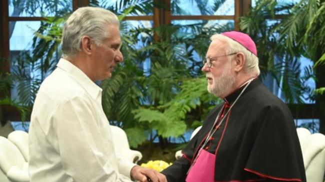 Miguel Díaz-Canel y monseñor Paul Richard Gallagher, canciller del Vaticano.