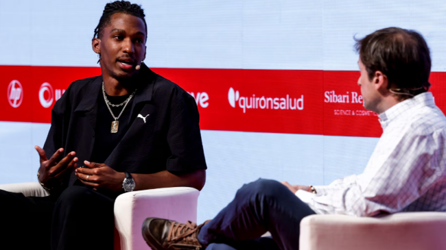 Jordan Díaz al intervenir en el Congreso Deporte en Positivo.