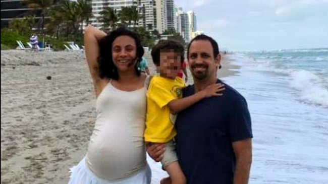 Oscar Casanella y su familia tras su llegada a EEUU.