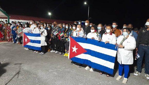 Médicos cubanos exportados.