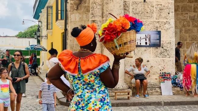 Personificación para animar el turismo en La Habana.