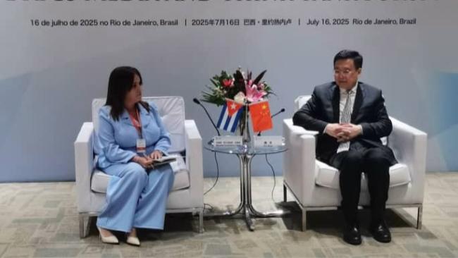Marydé Fernández López y Fu Hua.