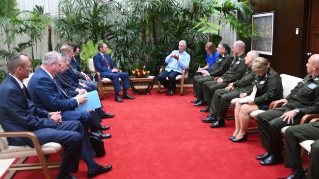 Díaz-Canel y Sergei Naryshkin junto a funcionarios de inteligencia de ambos países.