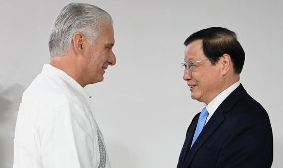 Miguel Díaz-Canel y el fiscal general de China, Ying Yong.
