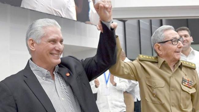 Miguel Díaz-Canel y Raúl Castro ante la Asamblea Nacional del Poder Popular cubana.