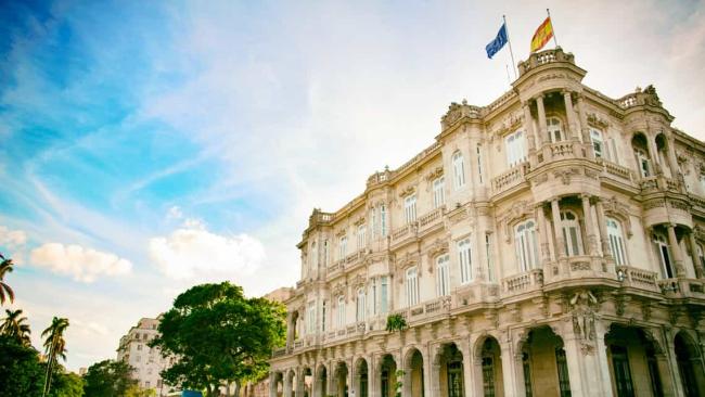 Edificio de la Embajada de España en La Habana.