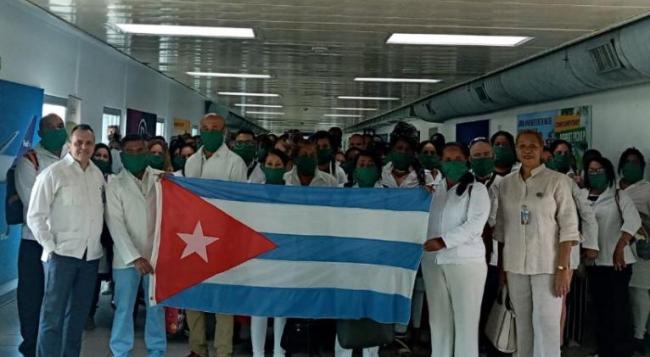 Médicos cubanos en Jamaica.