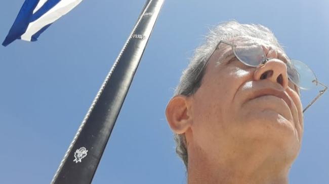 Jorge Fernández Era bajo la bandera cubana.