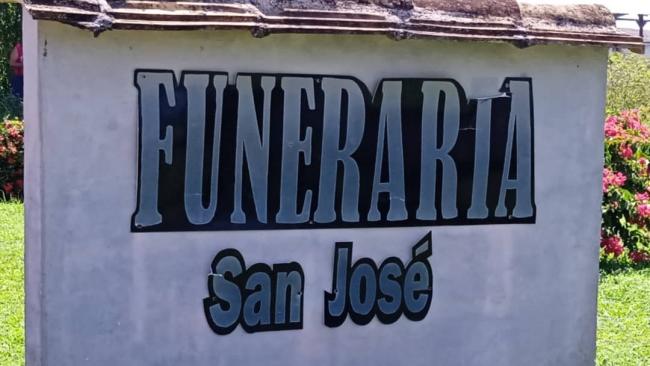 Entrada de la Funeraria de San José de las Lajas.